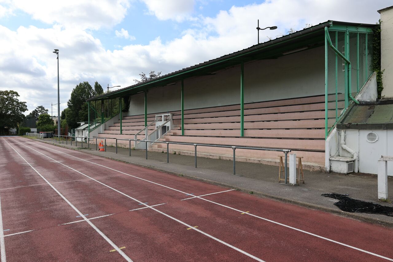 Ancienne tribune et piste d'athlétisme du stade Michaux